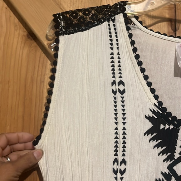 Exhilaration size Medium black and cream maxi sleeveless vee neck dress - Picture 7 of 8